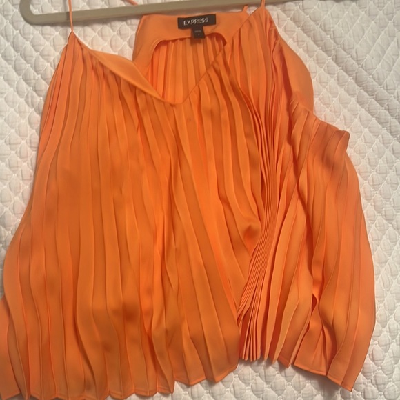 Fun orange top! Express - Picture 4 of 4